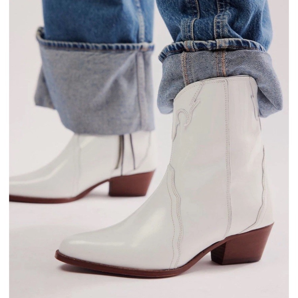 NWOB Free People White Frontier Western Bootie Sz 37.5 7 Cowgirl Bride Festival
